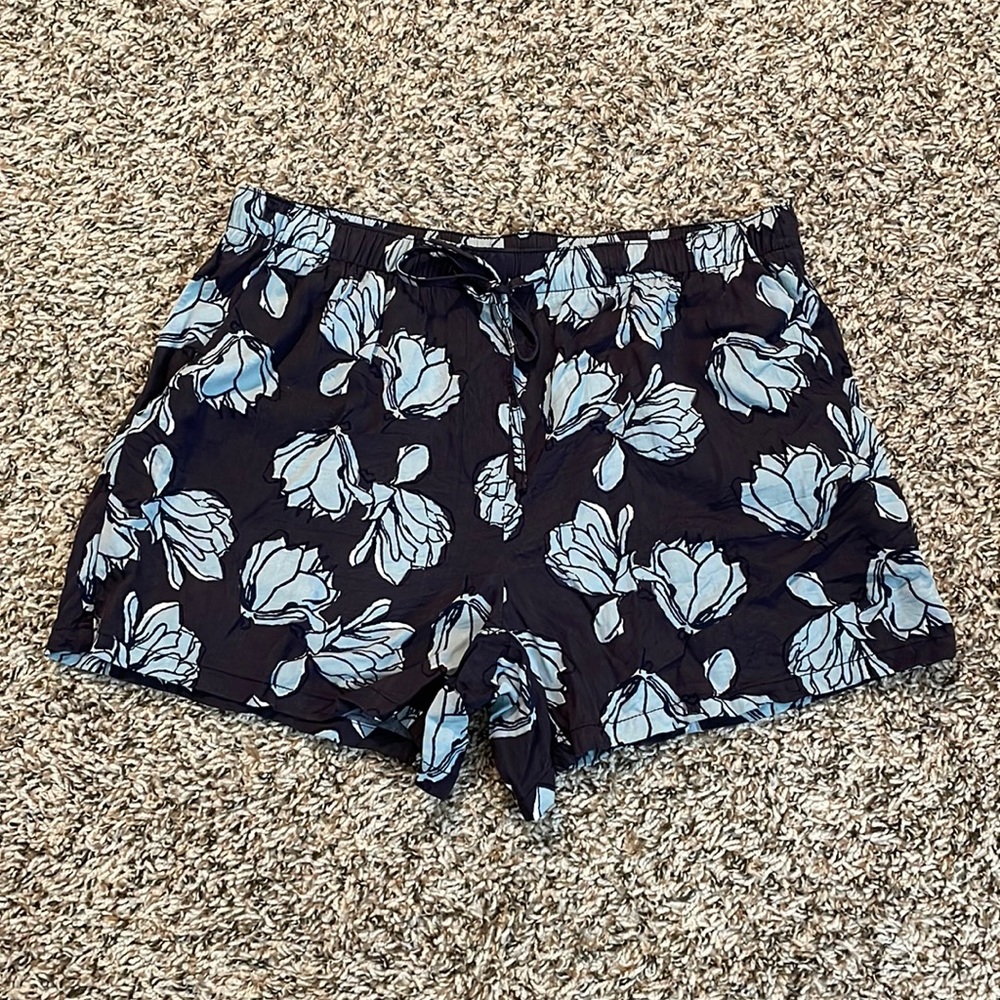 Flower shorts